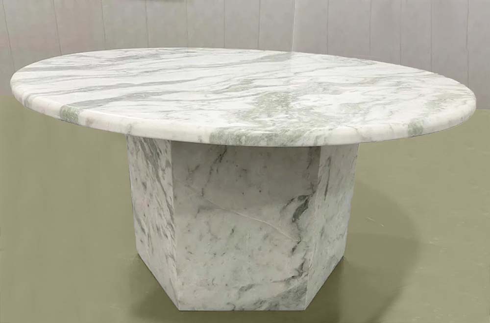 modern-uae-living-room-table