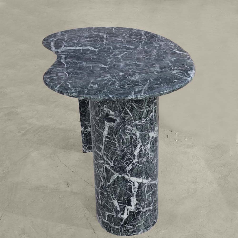 modern-table-for-dubai-offices