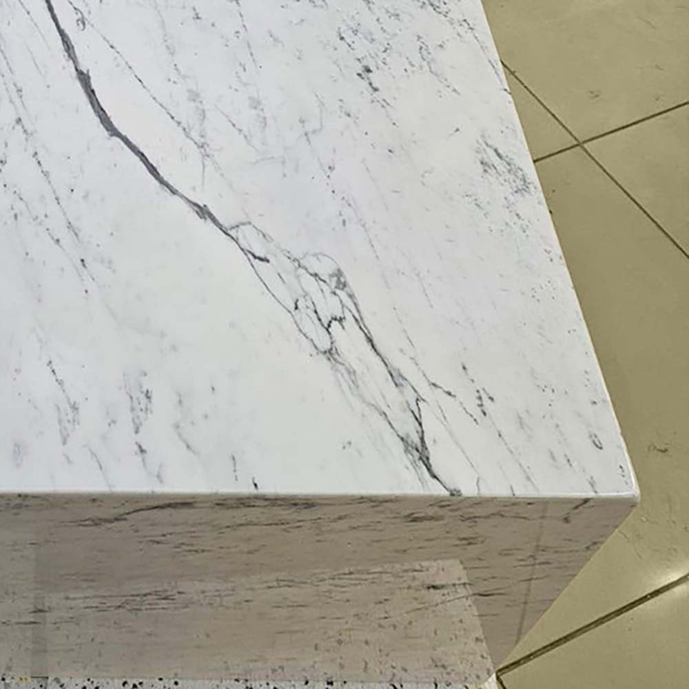 white-surface-unique-veining