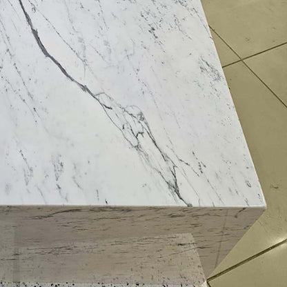 white-surface-unique-veining
